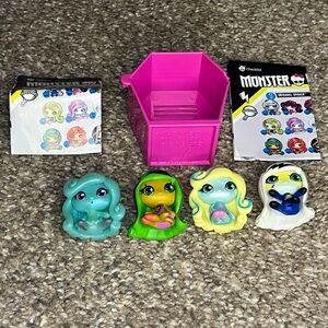 Lot of 4 Monster High Minis Mini Figures w/ Locker Display 2015 Mattel Kawaii